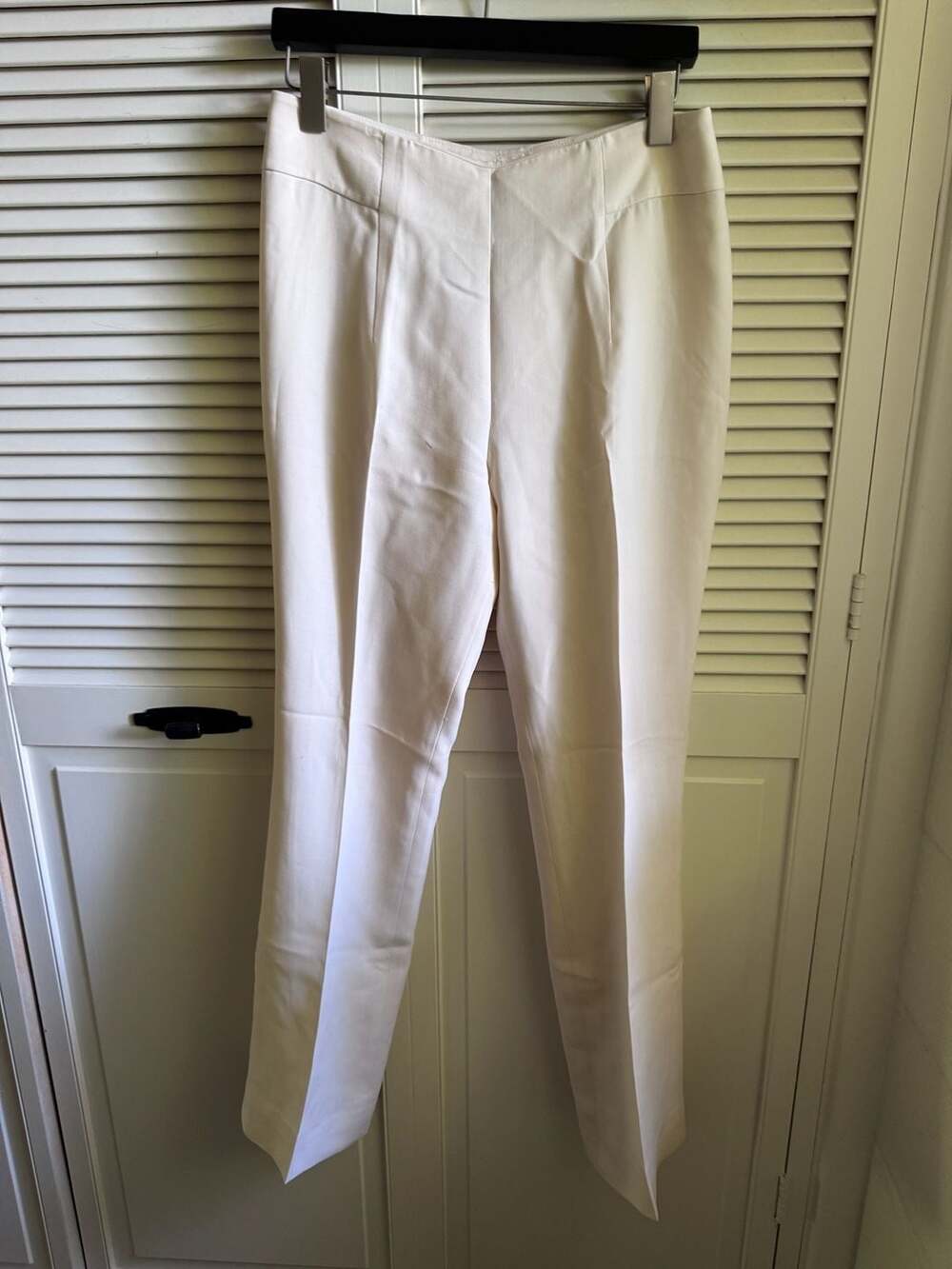 Akris Women's Wool-Blend Tailored Tapered Trousers in Off-White